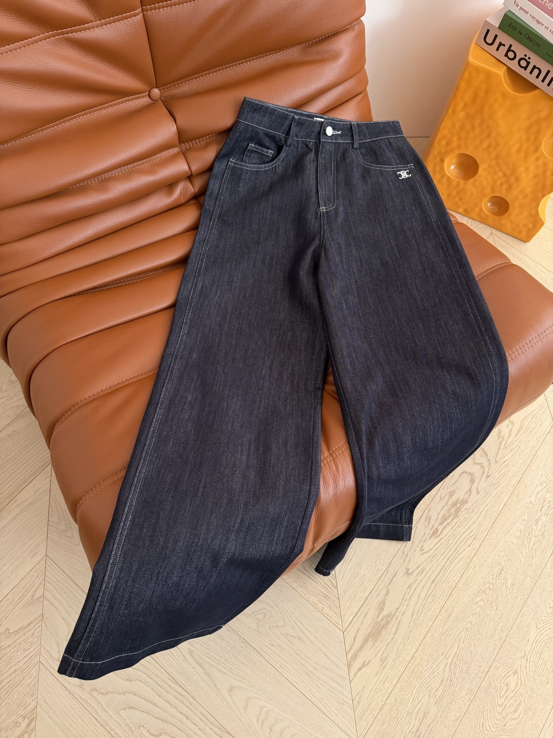 26早春新款 凯旋门刺绣图案直筒牛仔裤 原色超级好穿 直筒的剪裁 各种腿型随意穿 秒显瘦和藏肉 阔腿程度