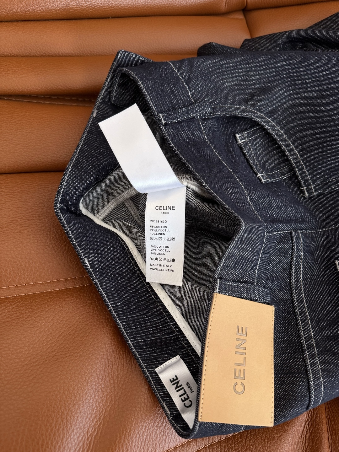 26早春新款 凯旋门刺绣图案直筒牛仔裤 原色超级好穿 直筒的剪裁 各种腿型随意穿 秒显瘦和藏肉 阔腿程度