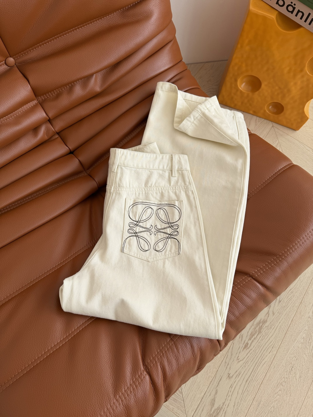 26早春牛仔系列 后备双口袋刺绣logo牛仔裤 米白色特别百搭 自带清新气质 复古又时髦 阔腿的裤型最最