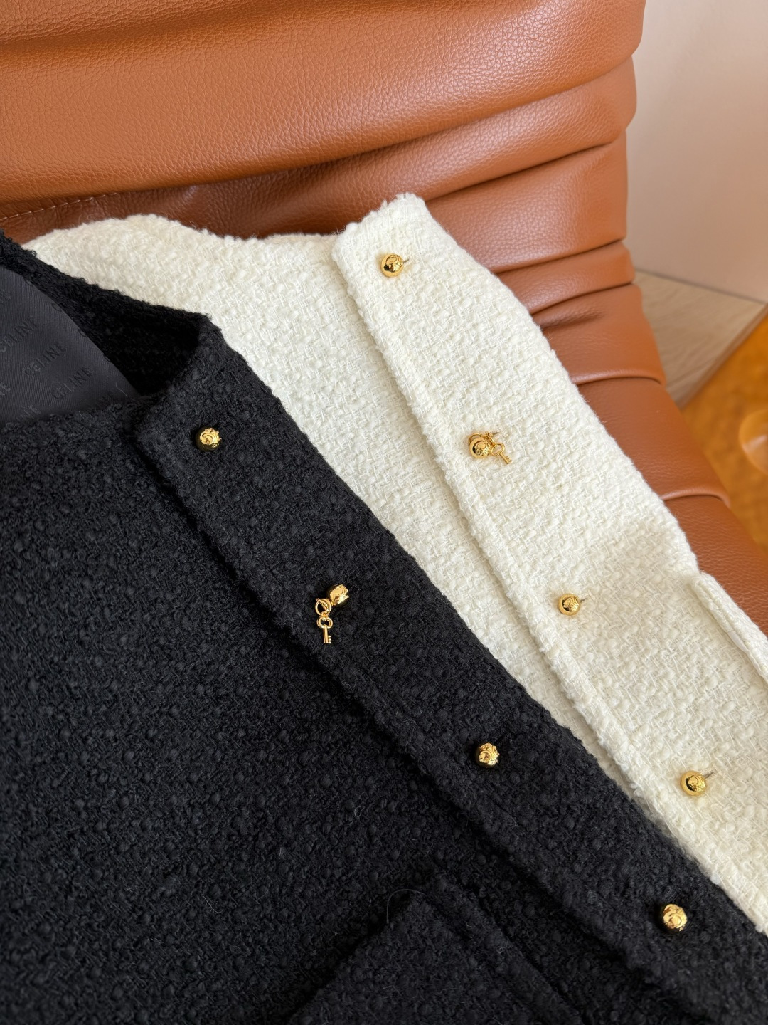 26早春系列 金属凯旋门小圆扣装饰粗呢外套 精致的小外套 优雅有型 简约又特别的设计感 高级感在线 上身