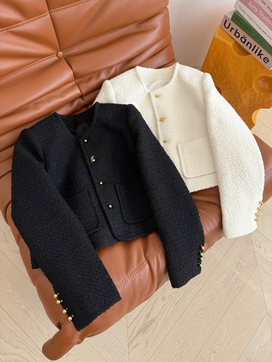 26早春系列 金属凯旋门小圆扣装饰粗呢外套 精致的小外套 优雅有型 简约又特别的设计感 高级感在线 上身