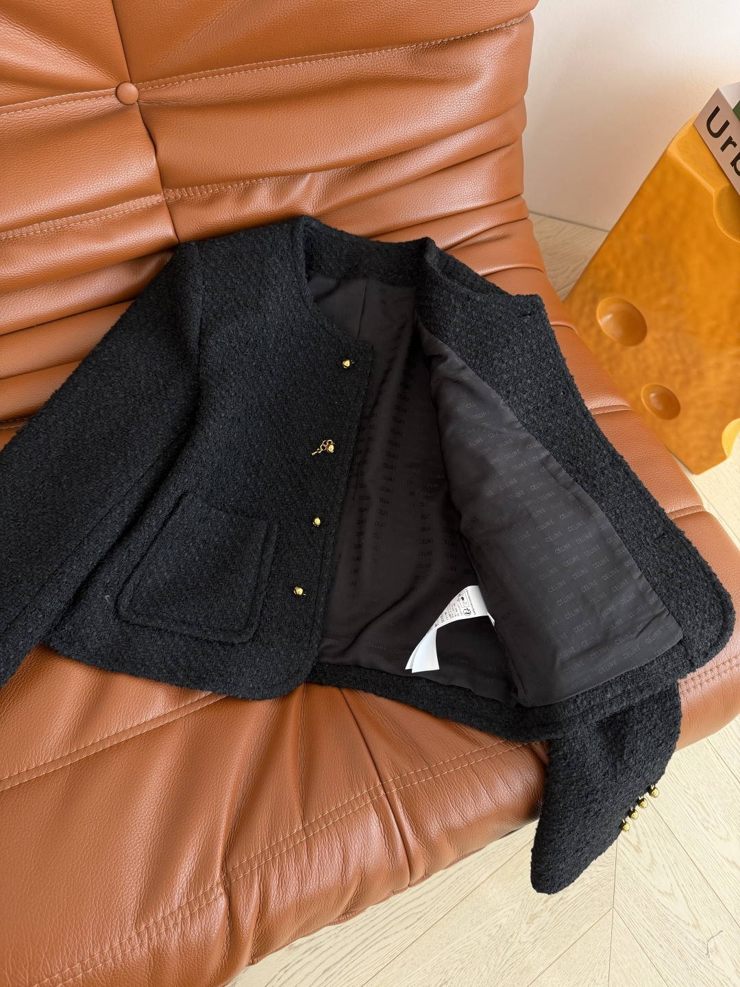 26早春系列 金属凯旋门小圆扣装饰粗呢外套 精致的小外套 优雅有型 简约又特别的设计感 高级感在线 上身