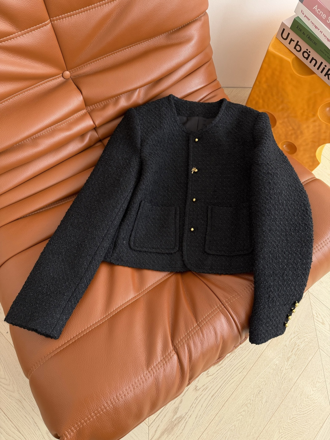 26早春系列 金属凯旋门小圆扣装饰粗呢外套 精致的小外套 优雅有型 简约又特别的设计感 高级感在线 上身