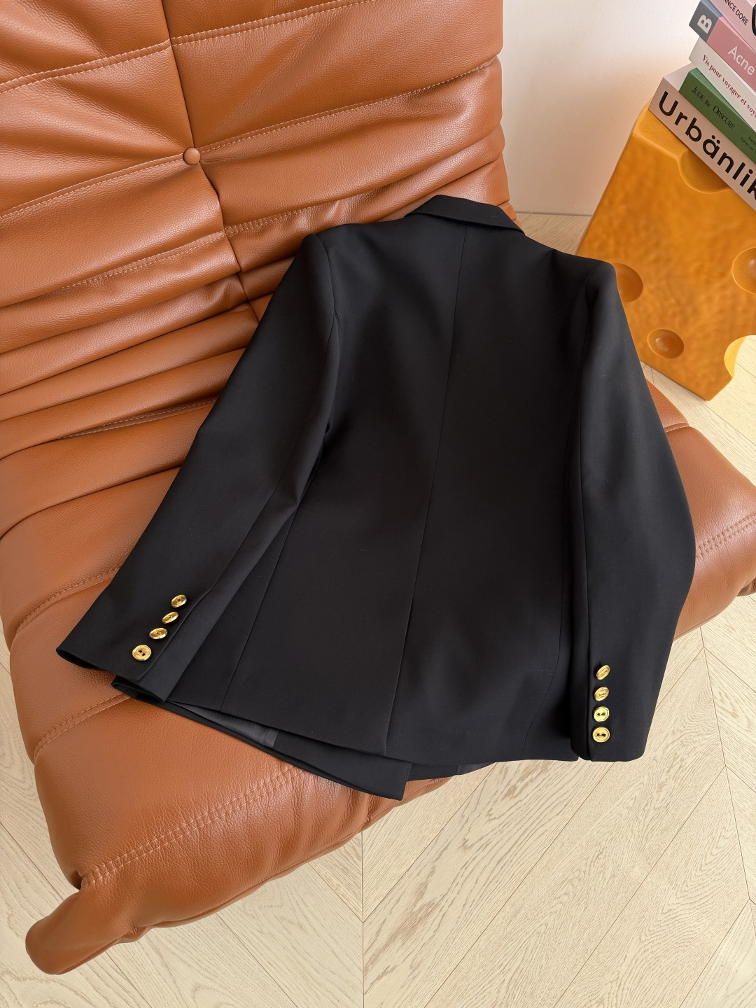 26早春新款 眼睛胸针装饰西装外套 异形扣子双排扣设计 经典的休闲款西装外套 可酷可休闲 通勤或者日常出