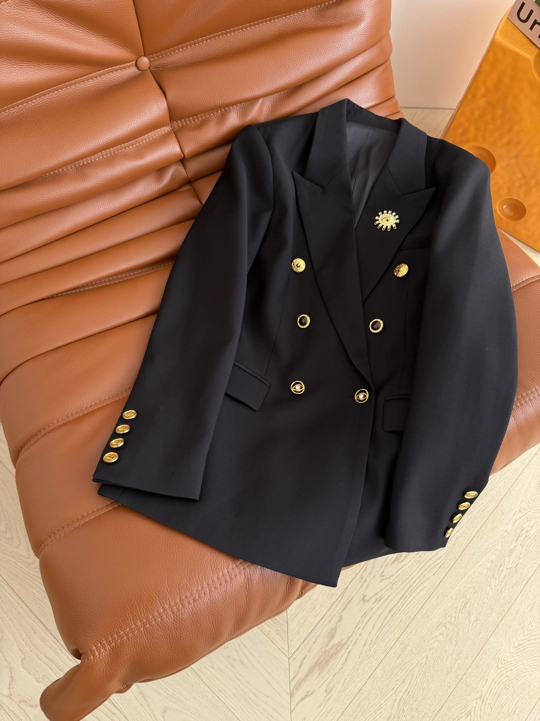 26早春新款 眼睛胸针装饰西装外套 异形扣子双排扣设计 经典的休闲款西装外套 可酷可休闲 通勤或者日常出