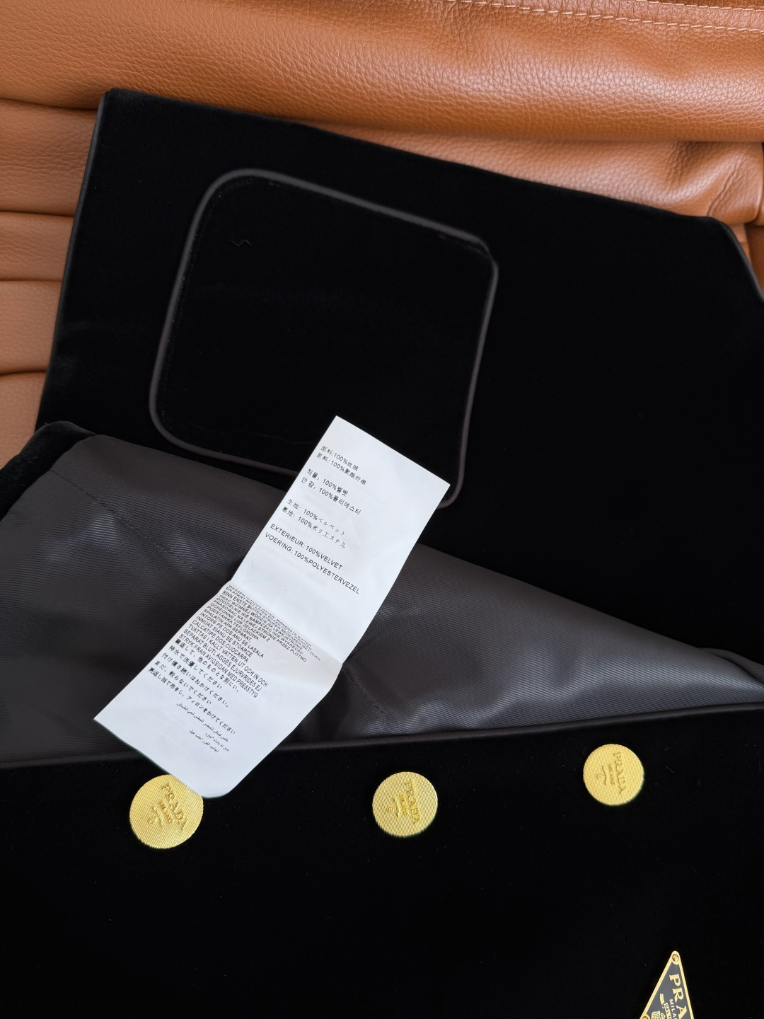 26早春新款 三角标装饰镶边设计丝绒马甲 一整个高级Look 任何叠穿打底衫或者可以和衬衫一套搭配太好看