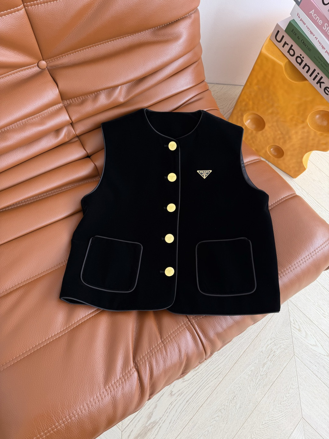 26早春新款 三角标装饰镶边设计丝绒马甲 一整个高级Look 任何叠穿打底衫或者可以和衬衫一套搭配太好看