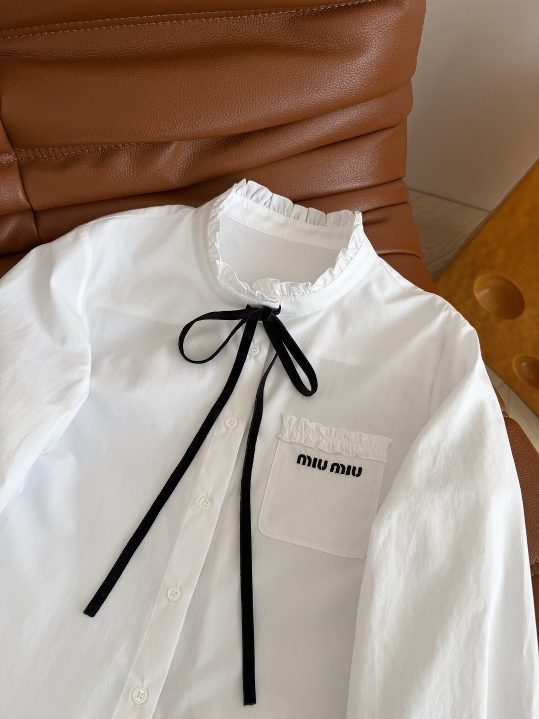 26早春新款 精致感丝绒系带蝴蝶结衬衫 自带法式复古感 一股中世纪的优雅气息 叠穿小外套超好看 拼接木耳