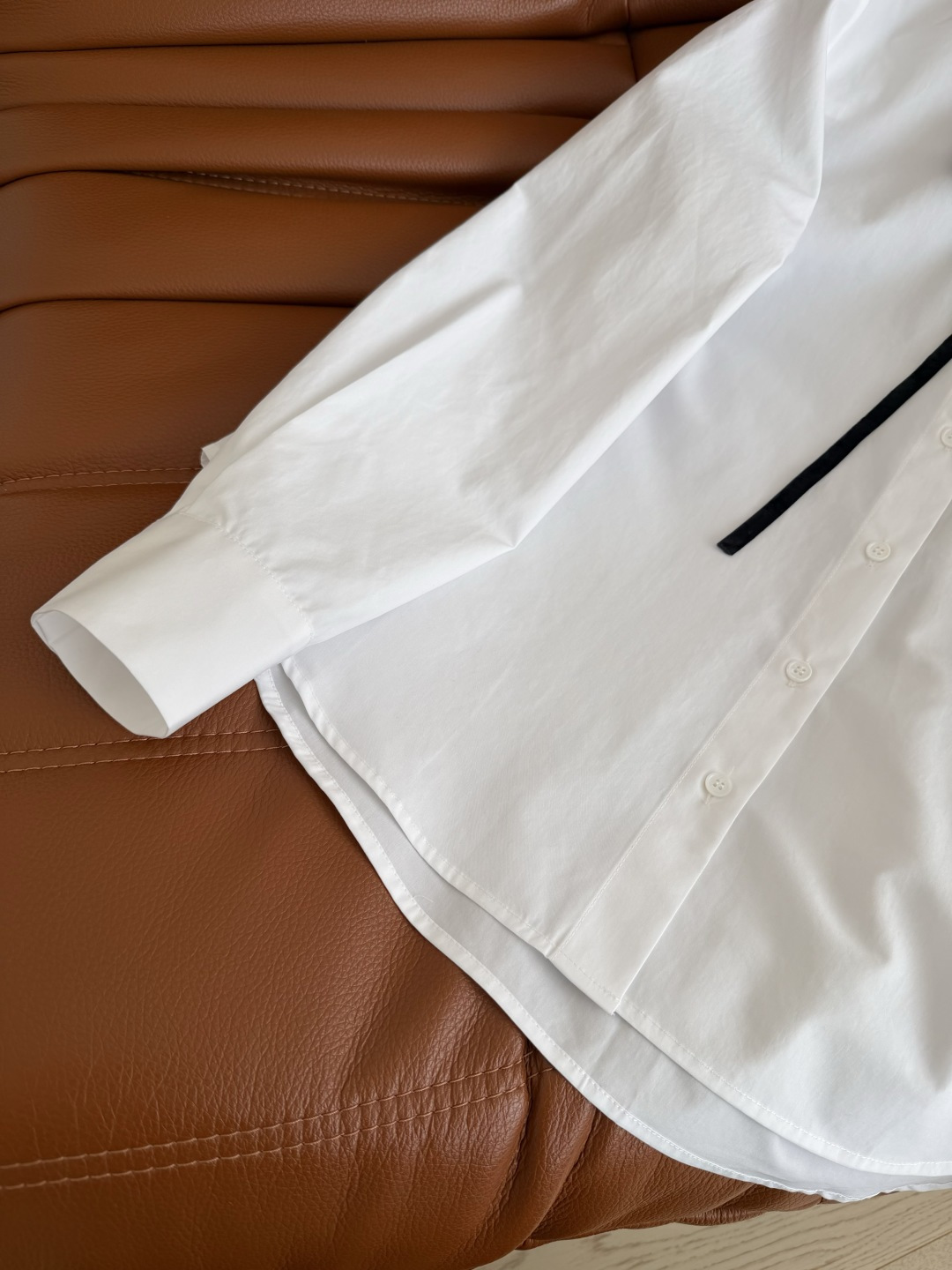 26早春新款 精致感丝绒系带蝴蝶结衬衫 自带法式复古感 一股中世纪的优雅气息 叠穿小外套超好看 拼接木耳