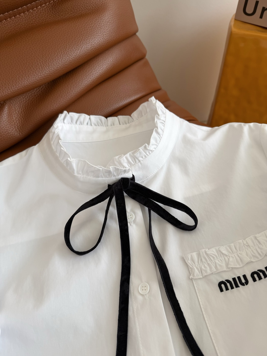 26早春新款 精致感丝绒系带蝴蝶结衬衫 自带法式复古感 一股中世纪的优雅气息 叠穿小外套超好看 拼接木耳