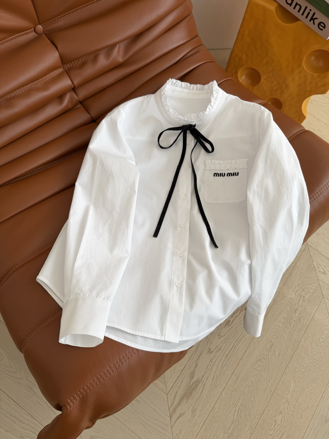 26早春新款 精致感丝绒系带蝴蝶结衬衫 自带法式复古感 一股中世纪的优雅气息 叠穿小外套超好看 拼接木耳