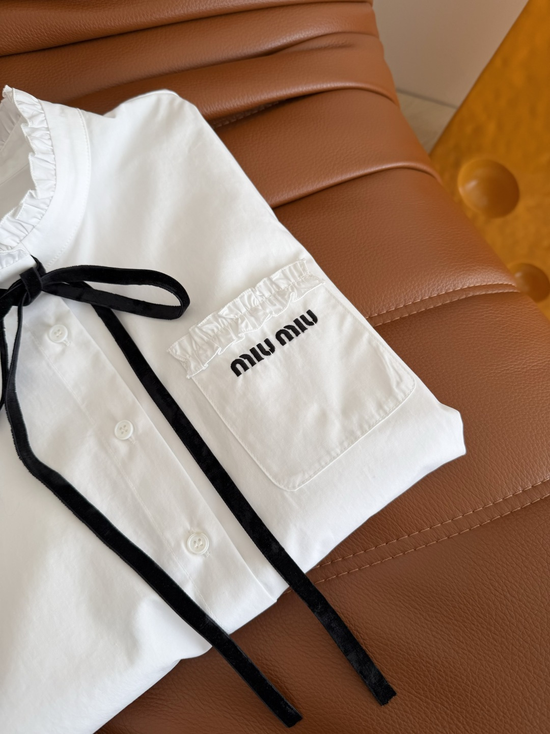 26早春新款 精致感丝绒系带蝴蝶结衬衫 自带法式复古感 一股中世纪的优雅气息 叠穿小外套超好看 拼接木耳