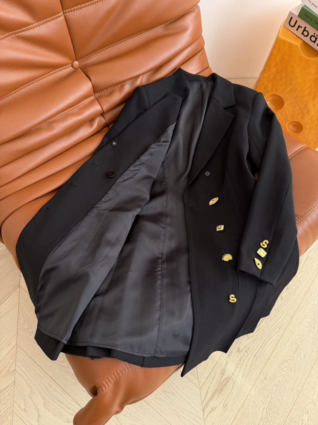 26早春新款 巴黎SCP～斜门襟异形扣子装饰连衣裙 很有设计感的裙子 简约又高级 门襟是不对称的设计 搭