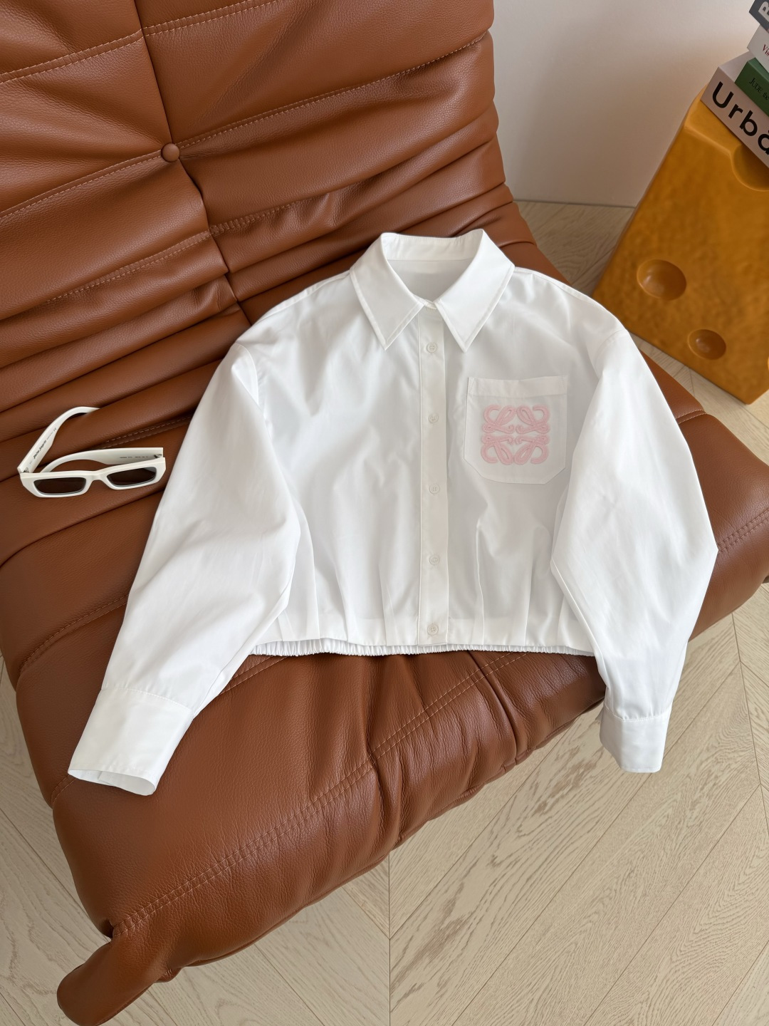 26新款 休闲日常穿搭指南 粉色口袋刺绣logo衬衫 配色太好看了 粉色logo很吸睛 简约又有造型感 