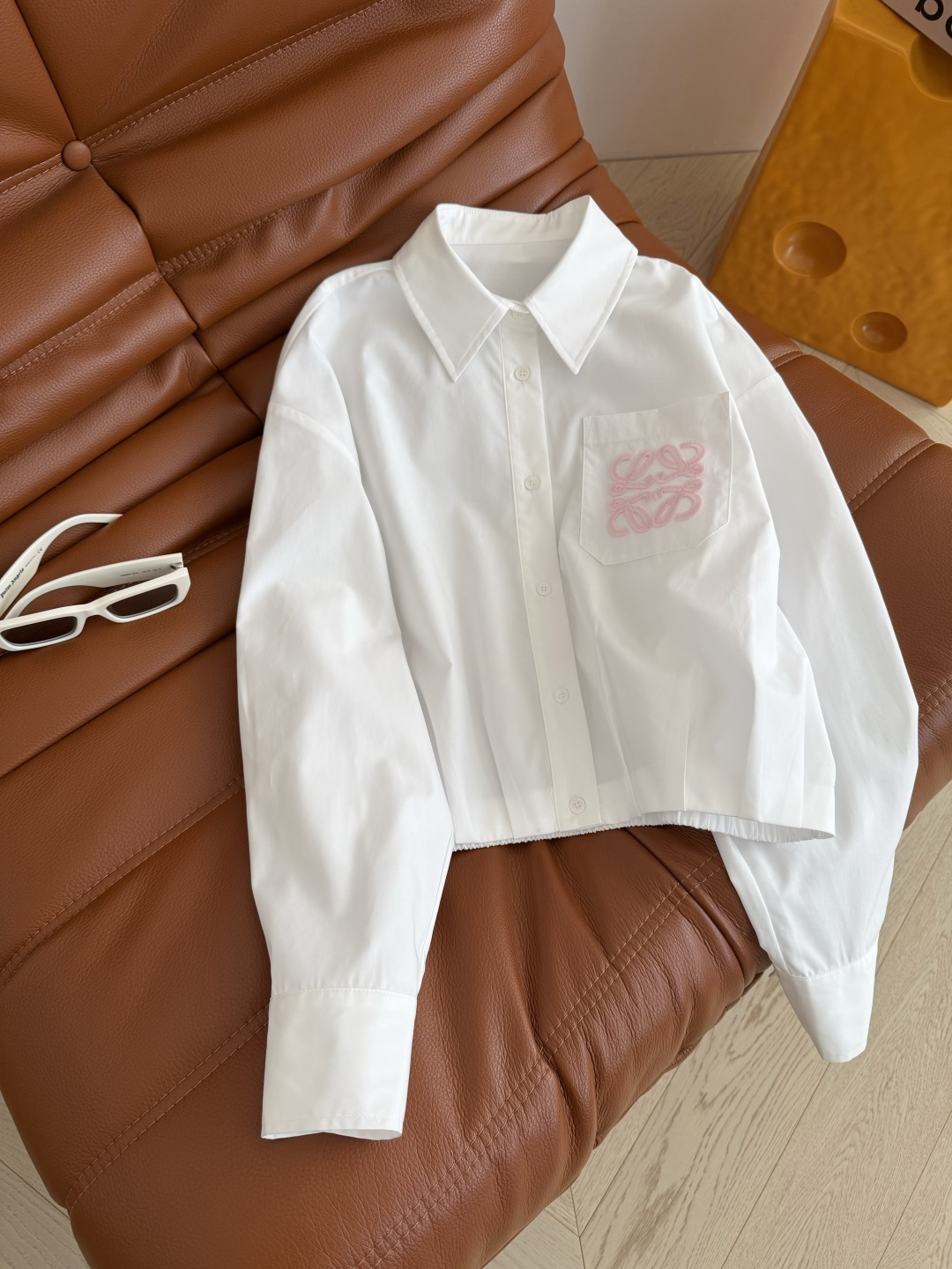 26新款 休闲日常穿搭指南 粉色口袋刺绣logo衬衫 配色太好看了 粉色logo很吸睛 简约又有造型感 