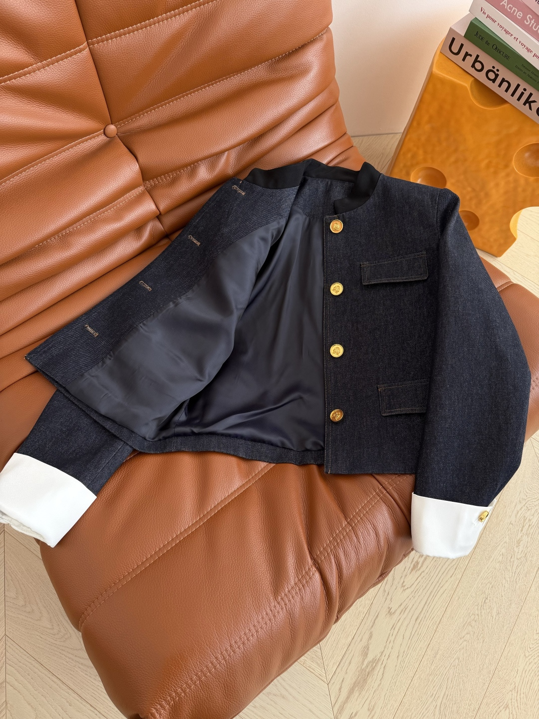 复古时髦 26新款 可拆卸白袖口设计牛仔外套 精致又大气的小外套 小立领设计 搭配皇冠小金扣 很有细节感