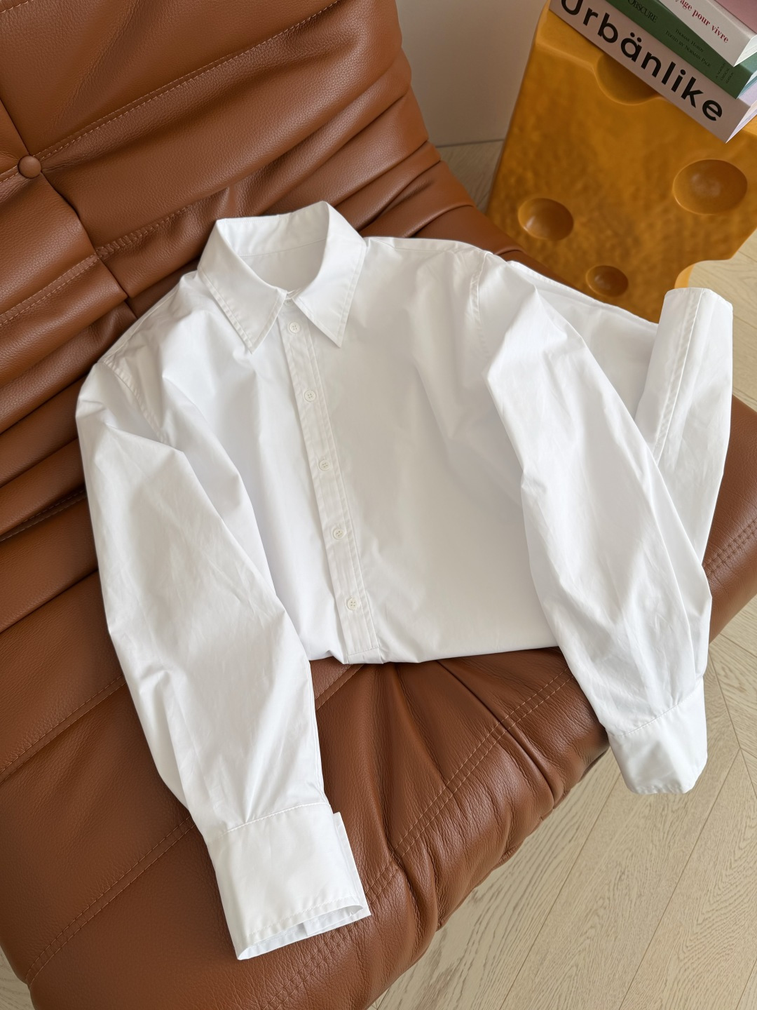 26ss新款 袖口凯旋门图案刺绣衬衫连衣裙 半开襟宽松版型设计 一整个休闲时髦Look 藏肉显瘦 单穿或