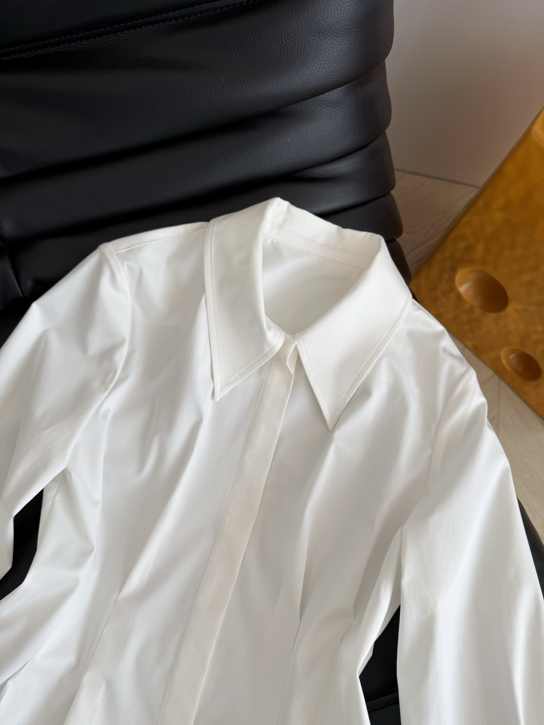 26ss新款 后备字母logo织带装饰衬衫连衣裙 超级百搭实穿的衬衫裙 无需繁琐搭配 一件出片 日常休闲