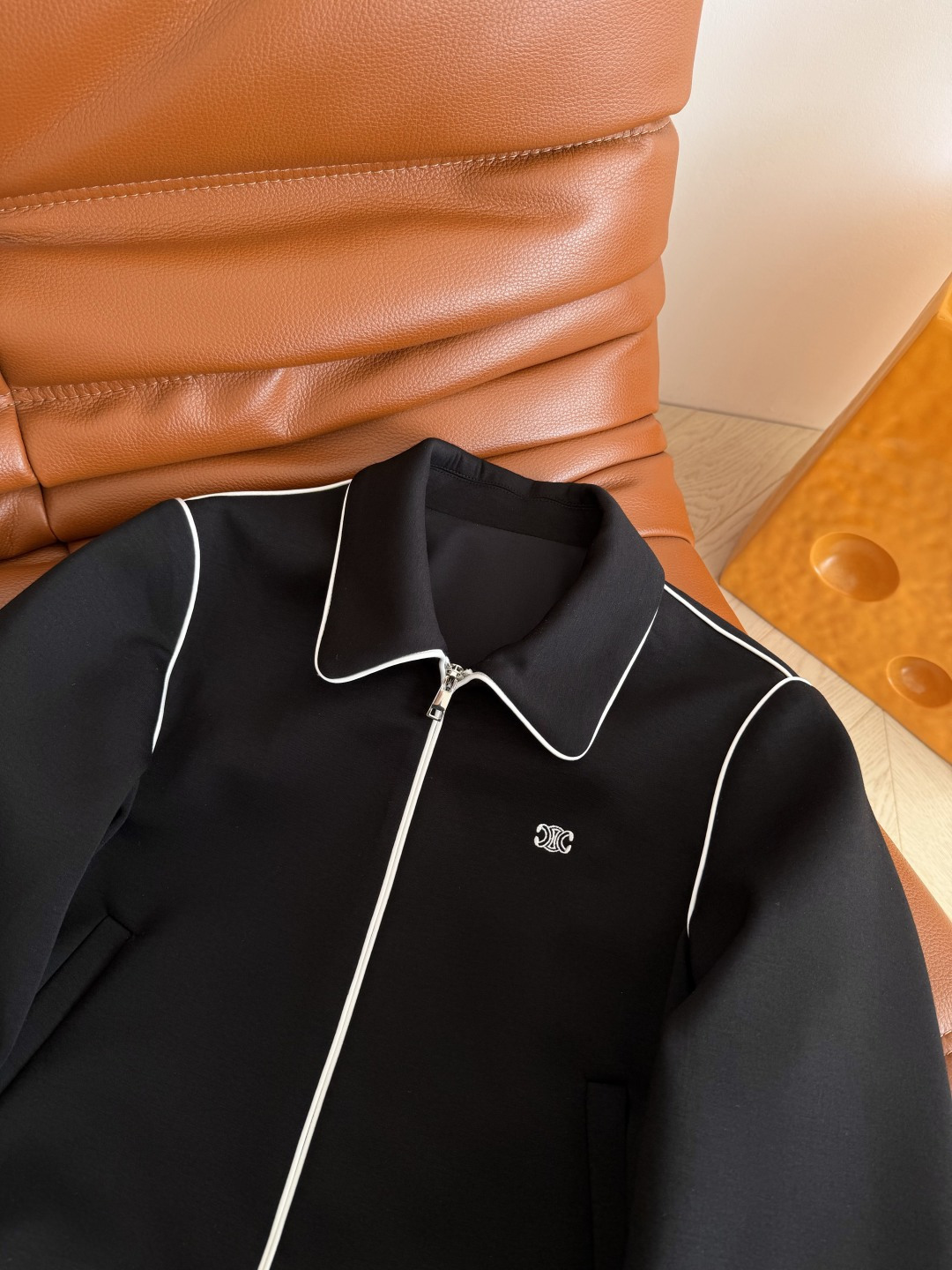 26ss新款 凯旋门刺绣logo轻薄款夹克外套 翻领设计 日常休闲帅气又干练有型的一款小开衫 实穿率超高