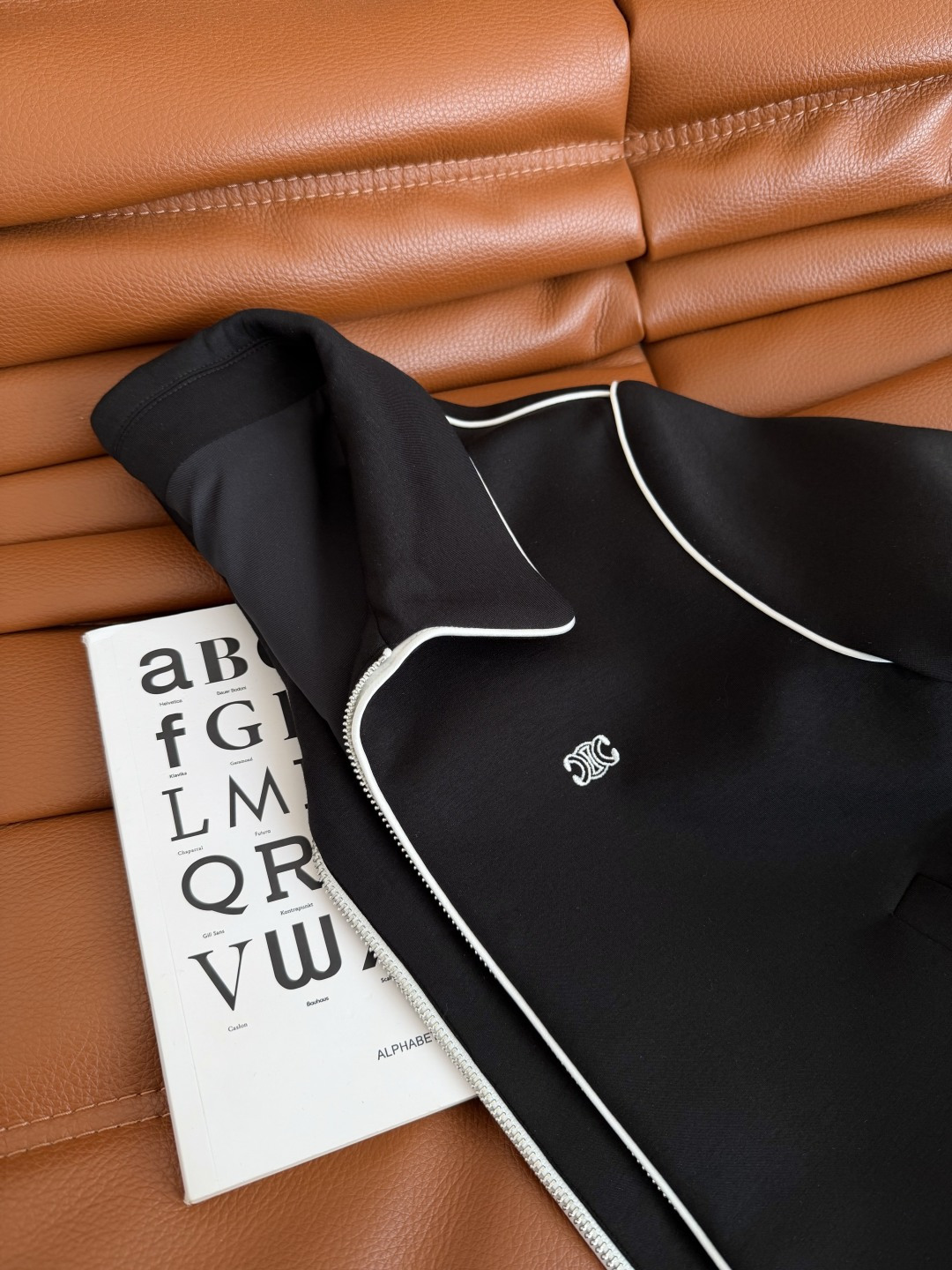 26ss新款 凯旋门刺绣logo轻薄款夹克外套 翻领设计 日常休闲帅气又干练有型的一款小开衫 实穿率超高