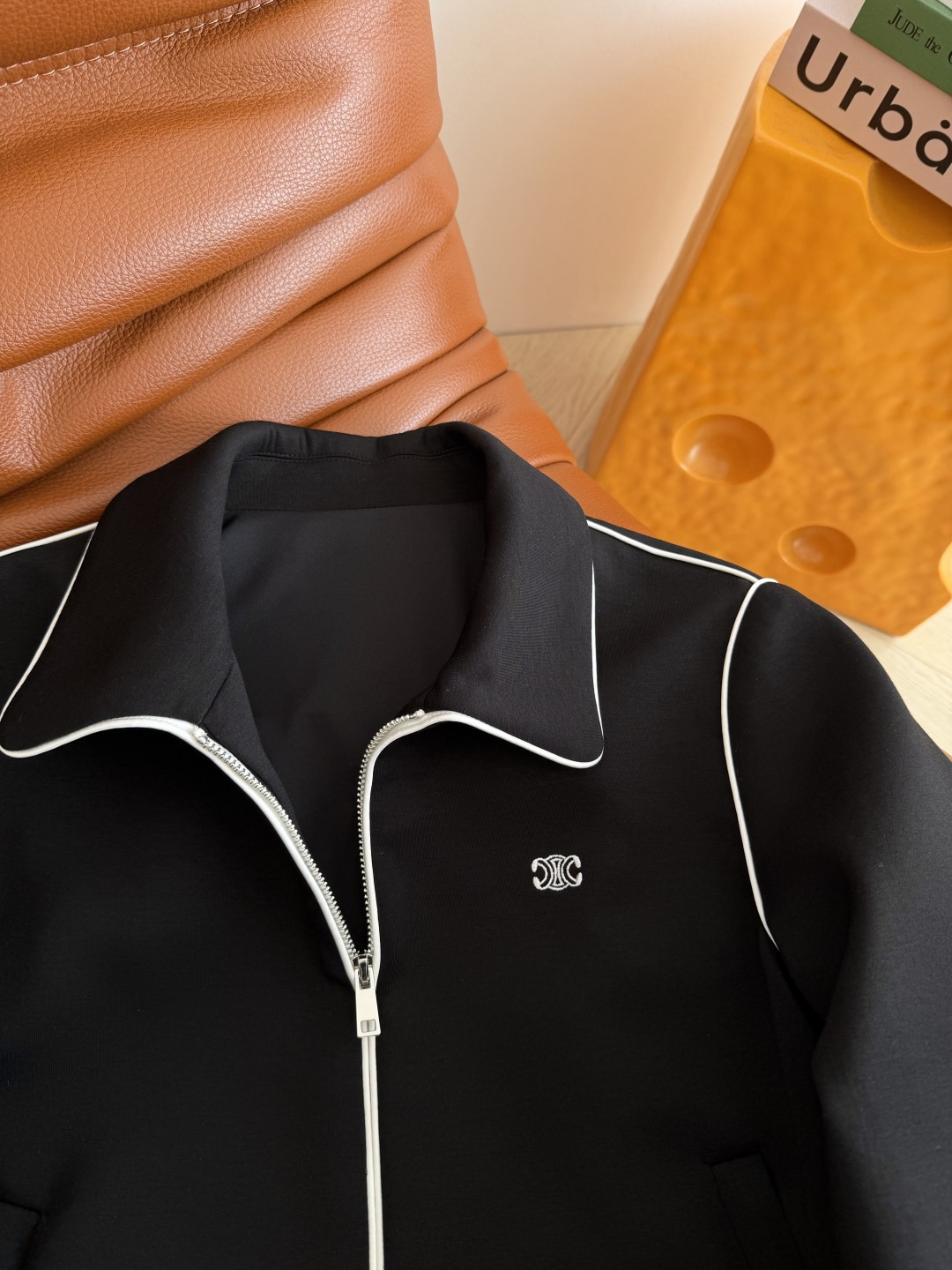 26ss新款 凯旋门刺绣logo轻薄款夹克外套 翻领设计 日常休闲帅气又干练有型的一款小开衫 实穿率超高