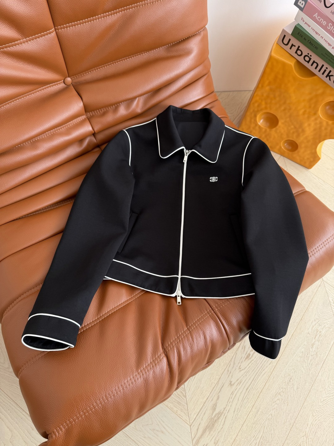 26ss新款 凯旋门刺绣logo轻薄款夹克外套 翻领设计 日常休闲帅气又干练有型的一款小开衫 实穿率超高