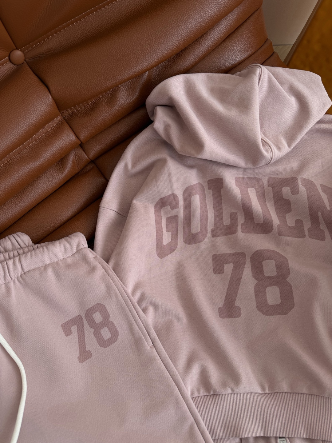 时髦休闲推荐 字母数字印花装饰套装 懒人一套时髦搭配 连帽拉链卫衣+松紧卫裤 日常出街太需要了 非常好穿