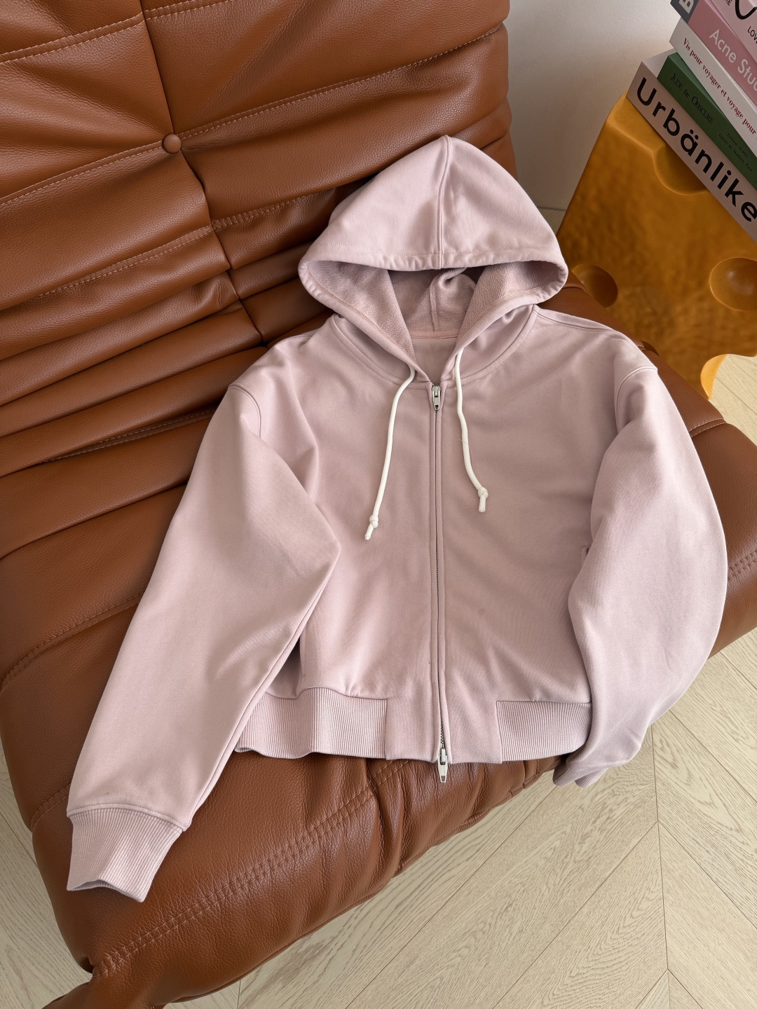 时髦休闲推荐 字母数字印花装饰套装 懒人一套时髦搭配 连帽拉链卫衣+松紧卫裤 日常出街太需要了 非常好穿