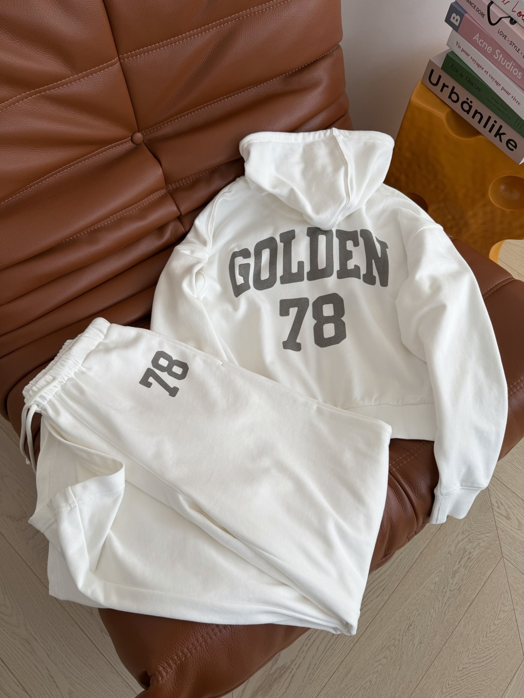 时髦休闲推荐 字母数字印花装饰套装 懒人一套时髦搭配 连帽拉链卫衣+松紧卫裤 日常出街太需要了 非常好穿