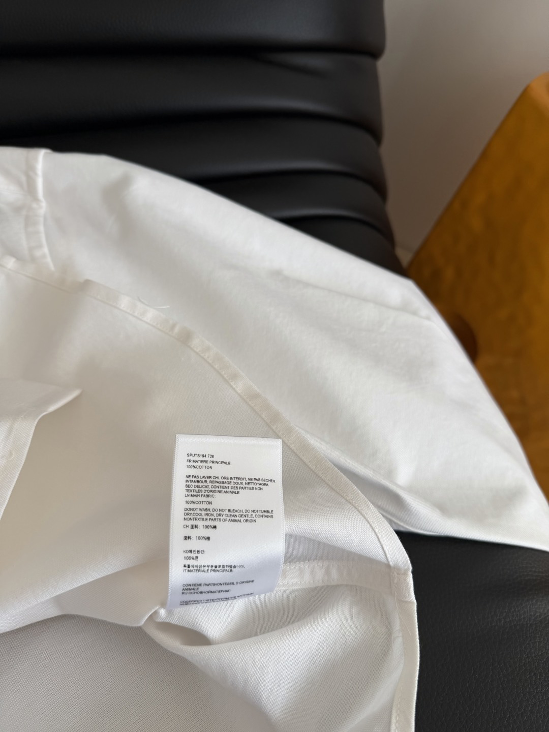 26新款 立体小桃心装饰衬衫 经典又百搭的衬衫 太好穿啦 廓形感短款剪裁 口袋上是立体的A桃心装饰 很有