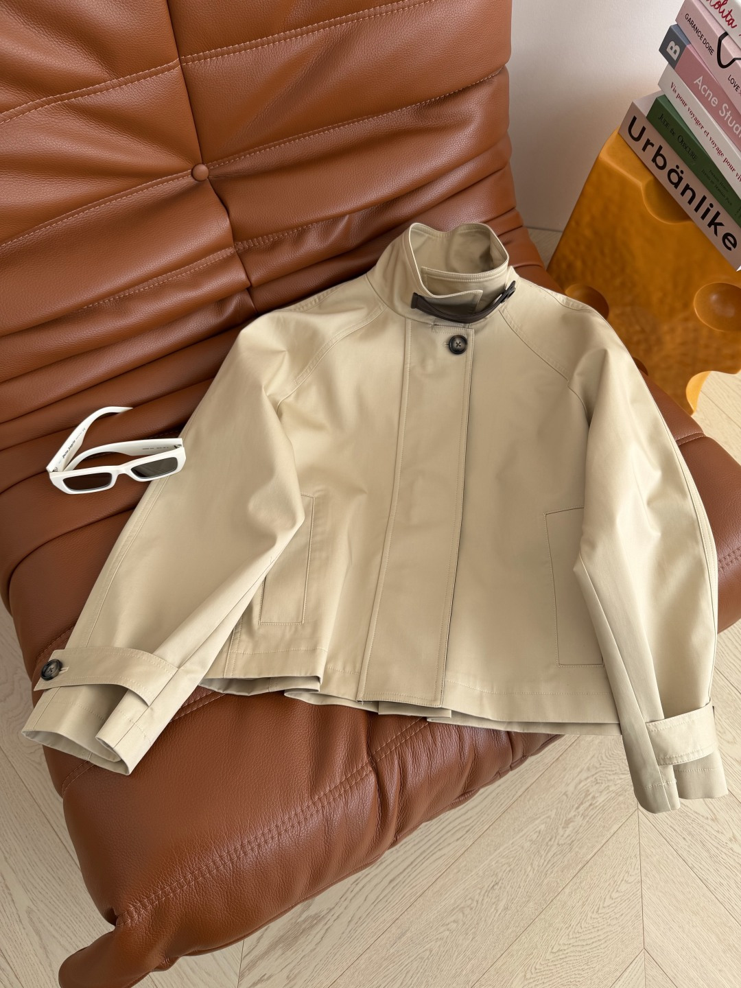博主同款 26新款 皮门襟设计风衣外套 极简的风衣 整个气质感伴随着这件风衣而来 版型真的很爱 无论什么