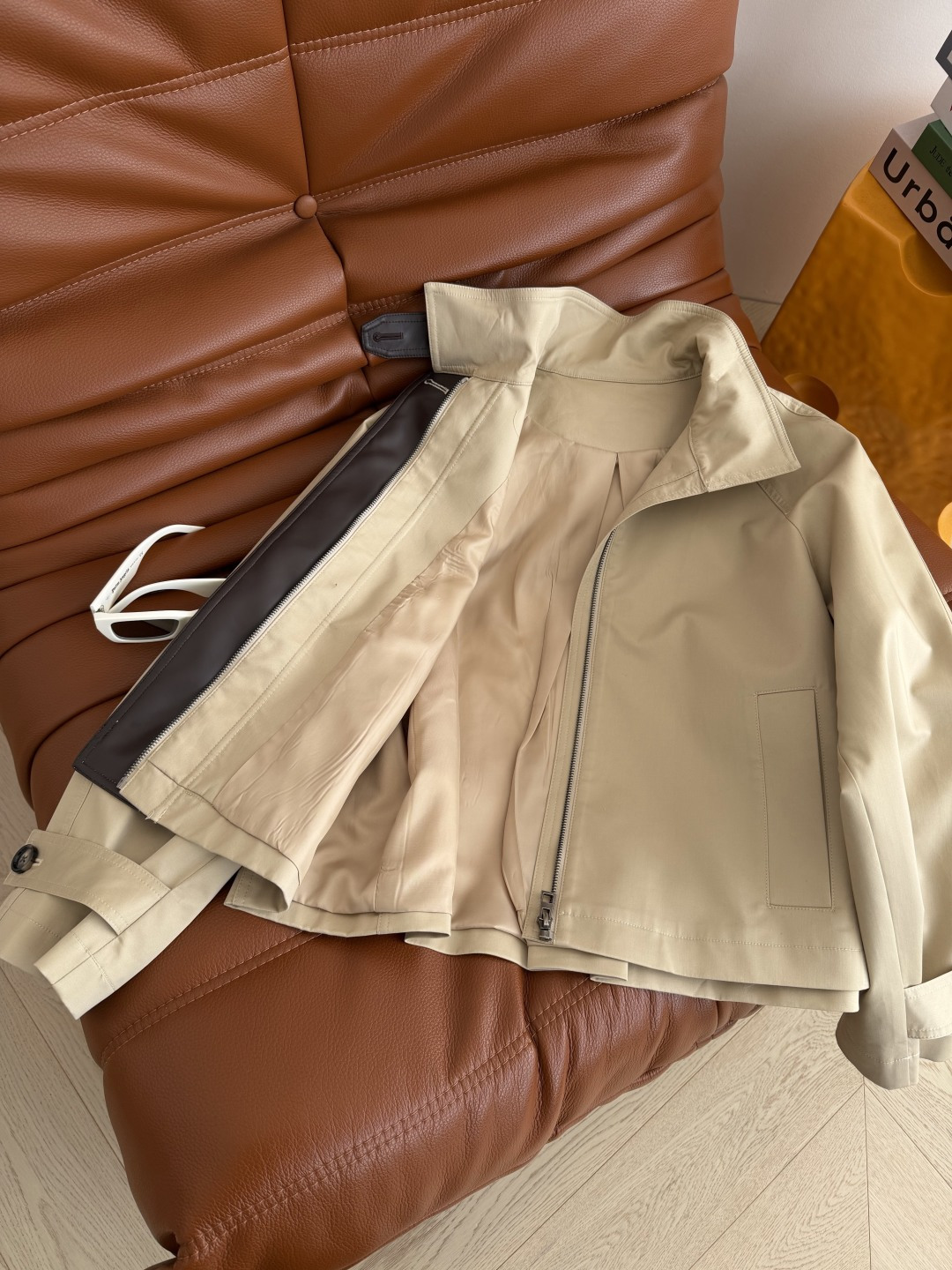 博主同款 26新款 皮门襟设计风衣外套 极简的风衣 整个气质感伴随着这件风衣而来 版型真的很爱 无论什么