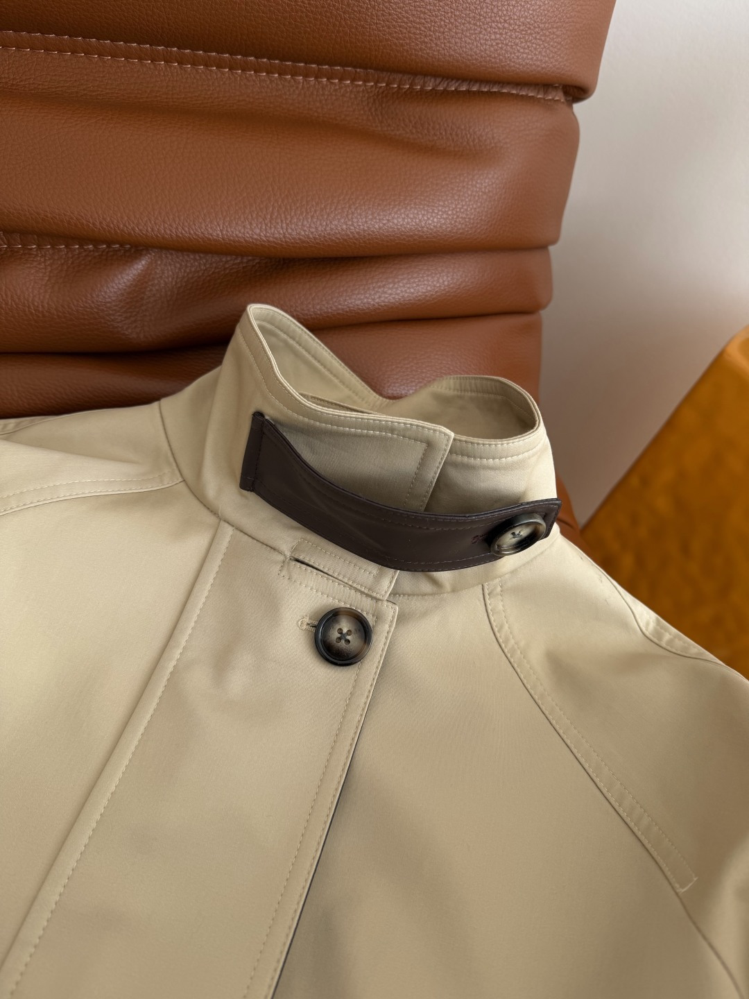 博主同款 26新款 皮门襟设计风衣外套 极简的风衣 整个气质感伴随着这件风衣而来 版型真的很爱 无论什么