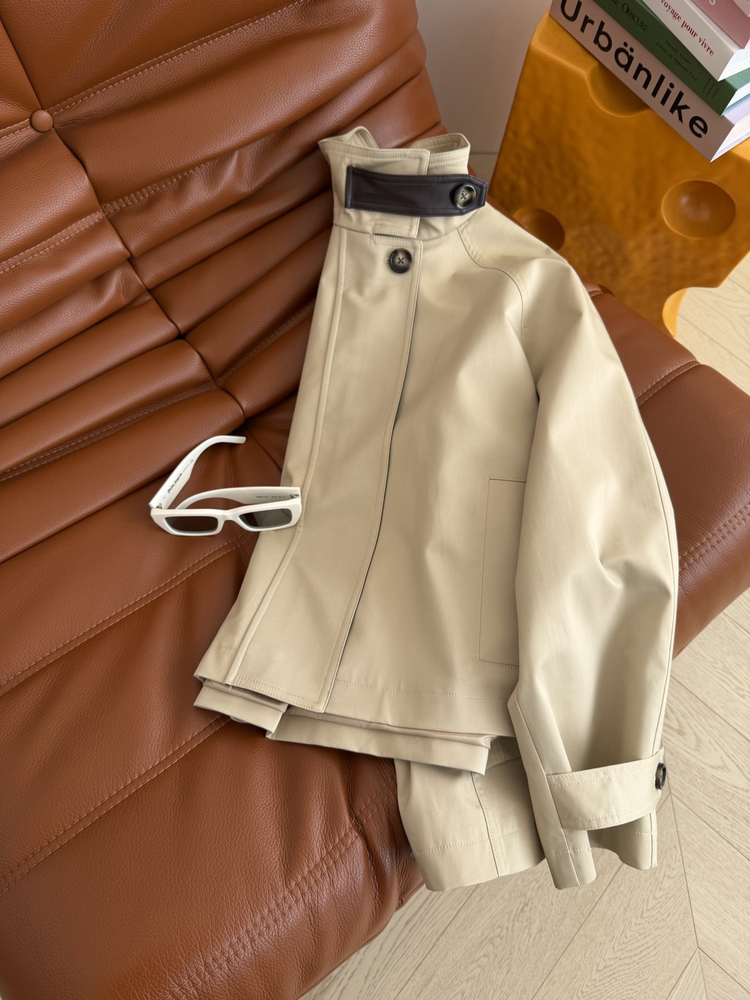 博主同款 26新款 皮门襟设计风衣外套 极简的风衣 整个气质感伴随着这件风衣而来 版型真的很爱 无论什么