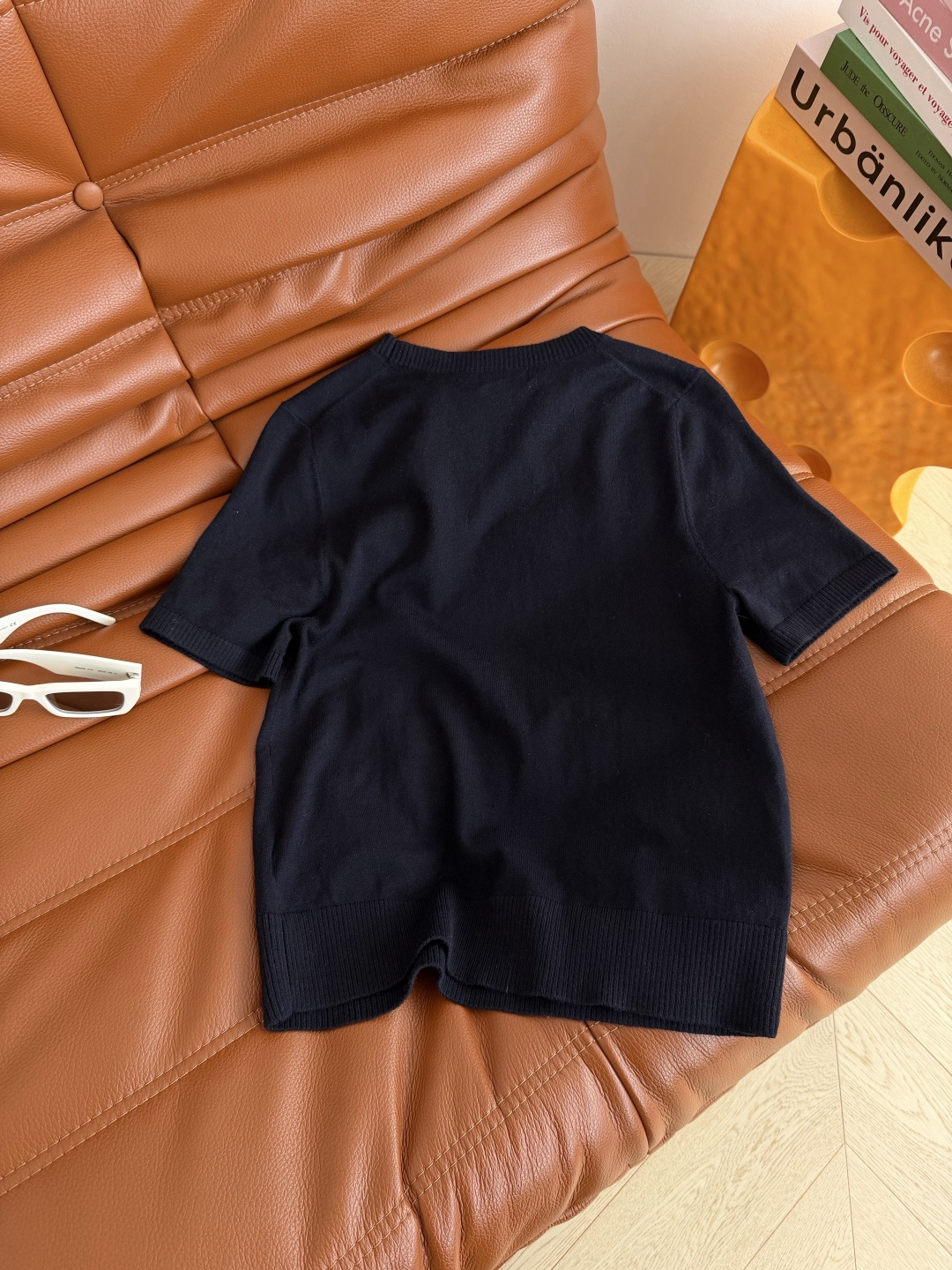 超实穿的针织衫 26新款 小马刺绣短袖针织上衣 轻薄款 一整个夏天都可以穿 舒适透气 简约好搭配 是人手