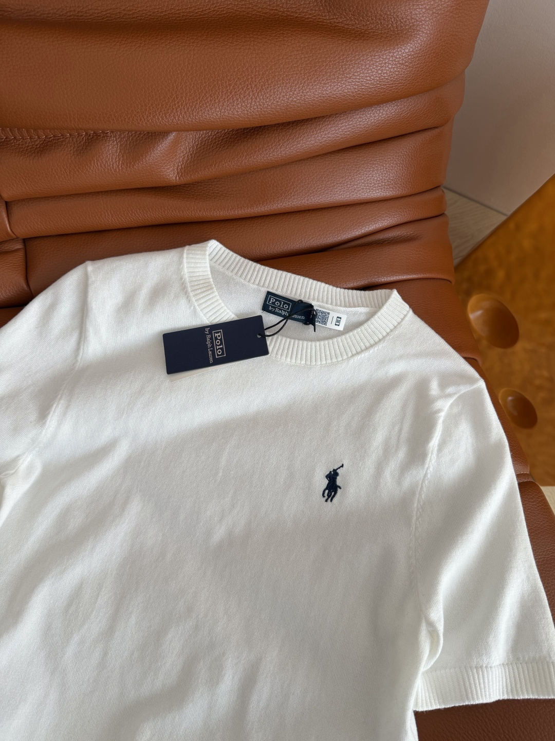 超实穿的针织衫 26新款 小马刺绣短袖针织上衣 轻薄款 一整个夏天都可以穿 舒适透气 简约好搭配 是人手