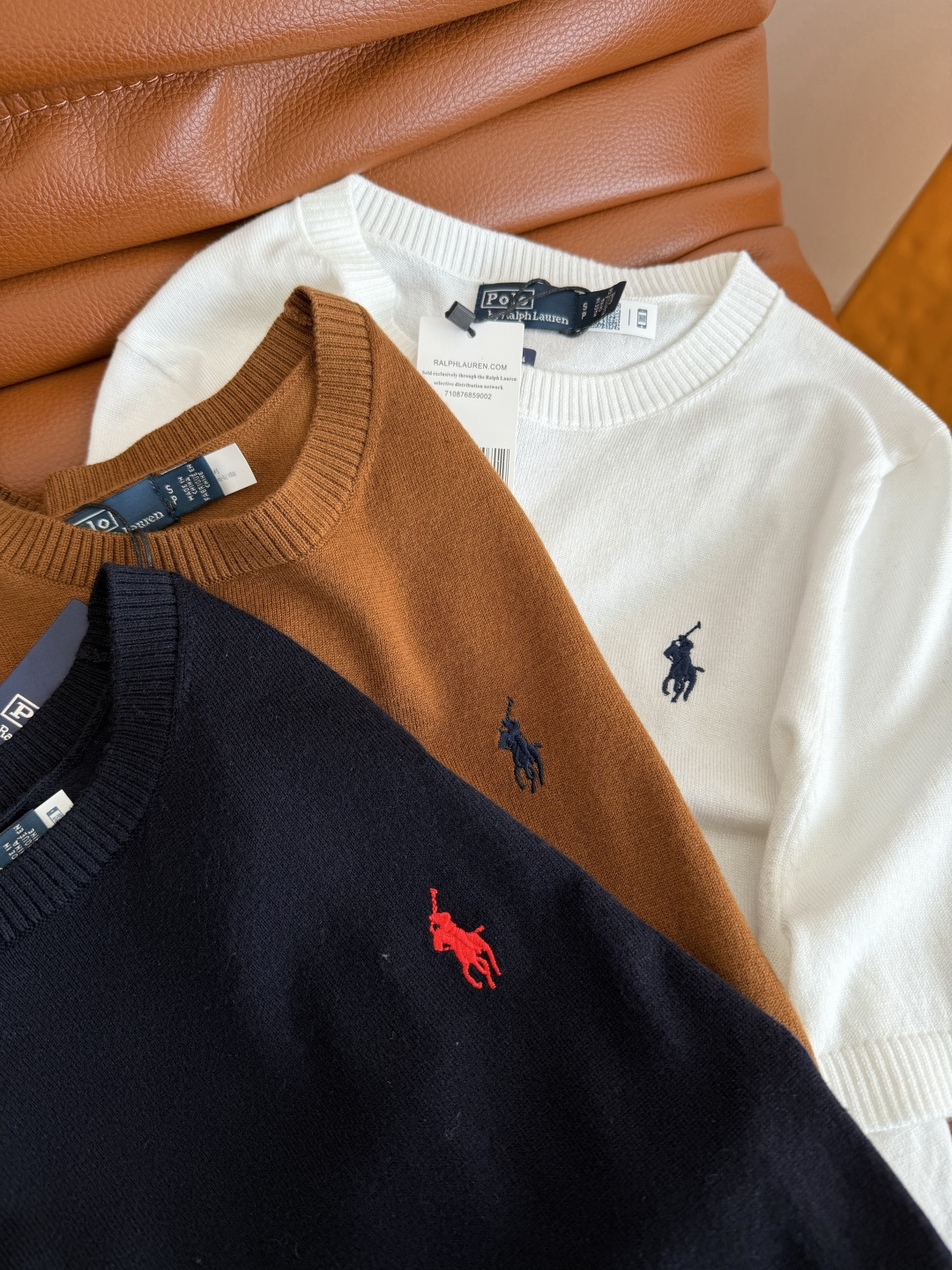 超实穿的针织衫 26新款 小马刺绣短袖针织上衣 轻薄款 一整个夏天都可以穿 舒适透气 简约好搭配 是人手