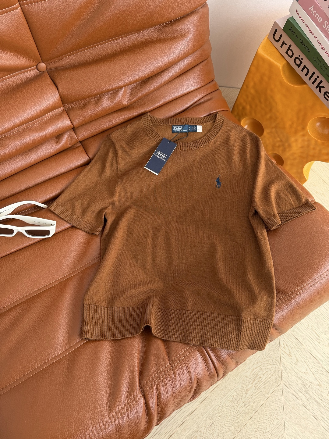 超实穿的针织衫 26新款 小马刺绣短袖针织上衣 轻薄款 一整个夏天都可以穿 舒适透气 简约好搭配 是人手