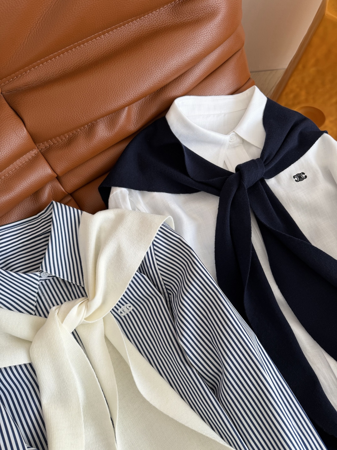 慵懒休闲 26ss 针织披肩装饰两件套衬衫 超好看的配色 实力穿出气质感 条纹和白色两色颜色 白色是亚麻