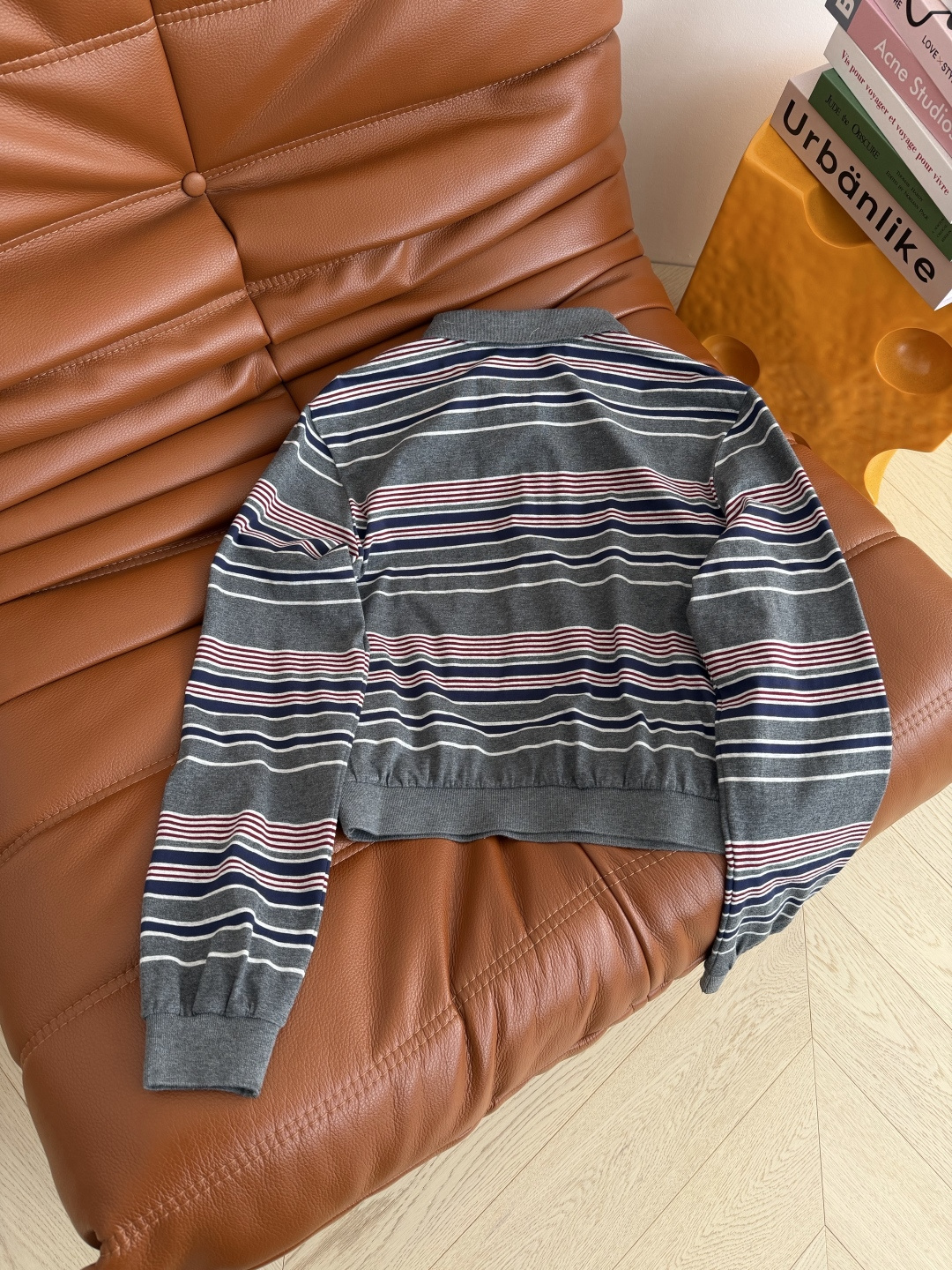 日常休闲穿搭 Polo翻领小上衣 太好穿了 条纹配色很好看 一股学院减龄风 不管什么身材都可以驾驭 休闲