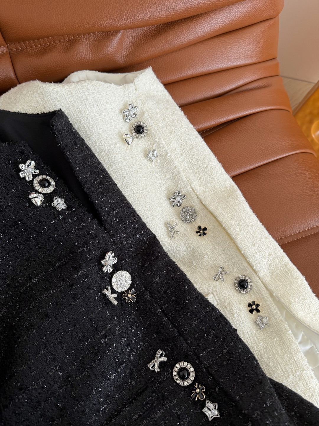 精致优雅 26新款 巴黎小香风 多样扣设计编制小外套 一股优雅小香风 很高级 既有穿搭精致感又有层次美学