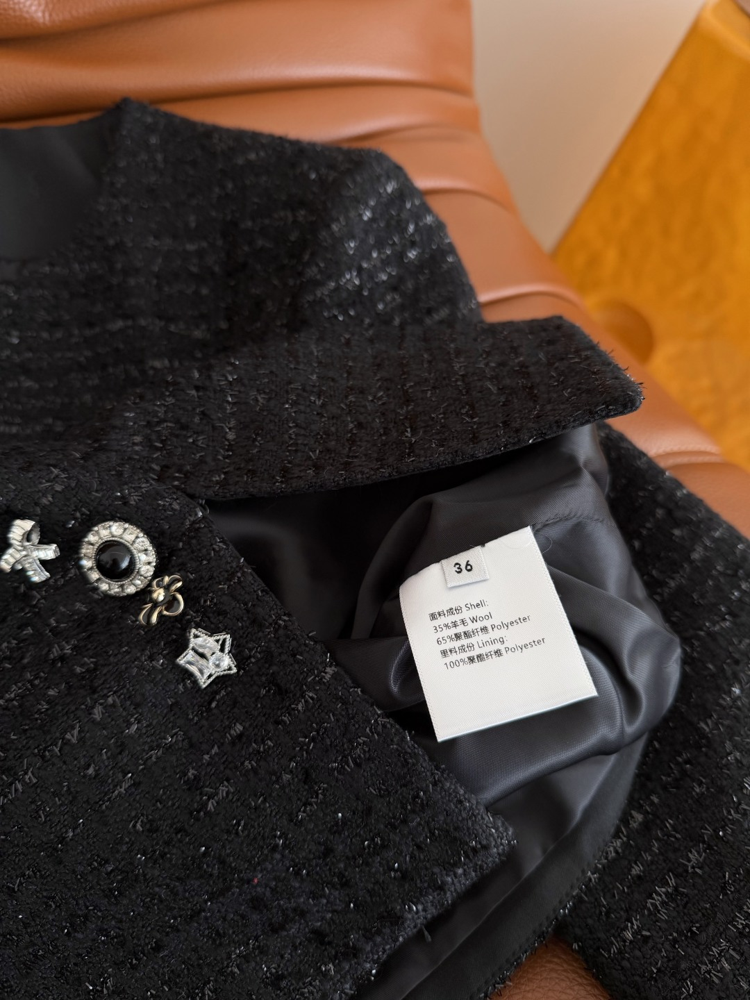 精致优雅 26新款 巴黎小香风 多样扣设计编制小外套 一股优雅小香风 很高级 既有穿搭精致感又有层次美学