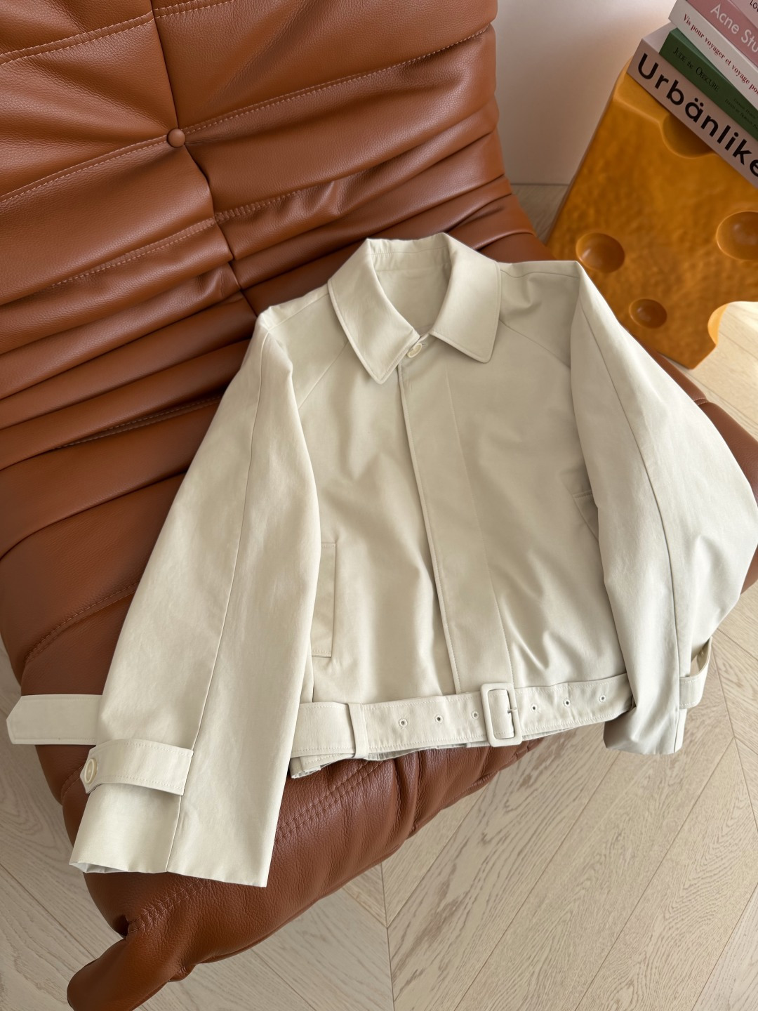 26春夏 后背三角标装饰风衣外套 轻薄款设计 一年四季都需要的一款多种穿搭风衣 休闲慵懒 下摆系带设计 