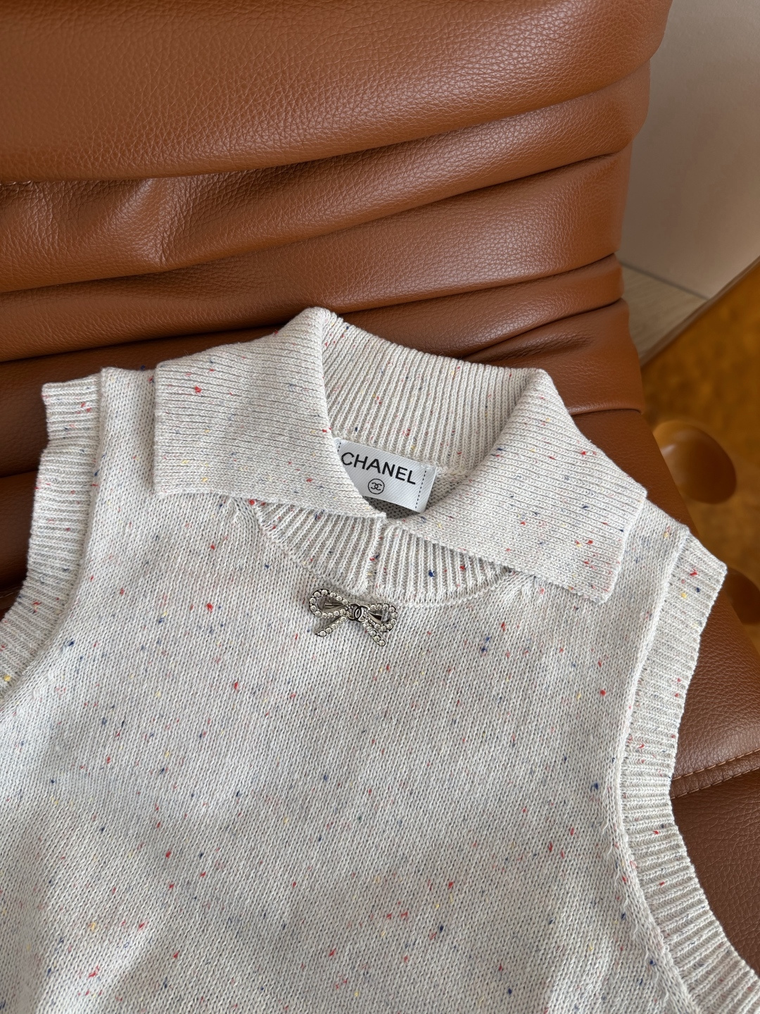 极简单品 26新款 水钻蝴蝶结装饰针织上衣 不管是单穿或者内搭叠穿都很出色的一件 极简百搭 很特别 日常