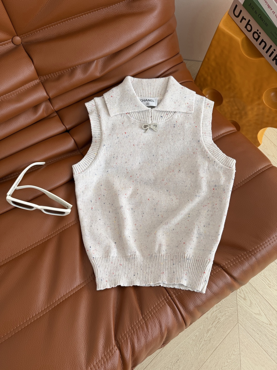 极简单品 26新款 水钻蝴蝶结装饰针织上衣 不管是单穿或者内搭叠穿都很出色的一件 极简百搭 很特别 日常