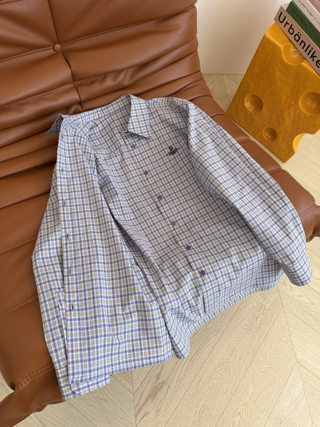 休闲时髦 26春夏 土星logo刺绣格子衬衫 格子的配色很好看 恰到好处的廓形 帅气BF风格 慵懒氛围十