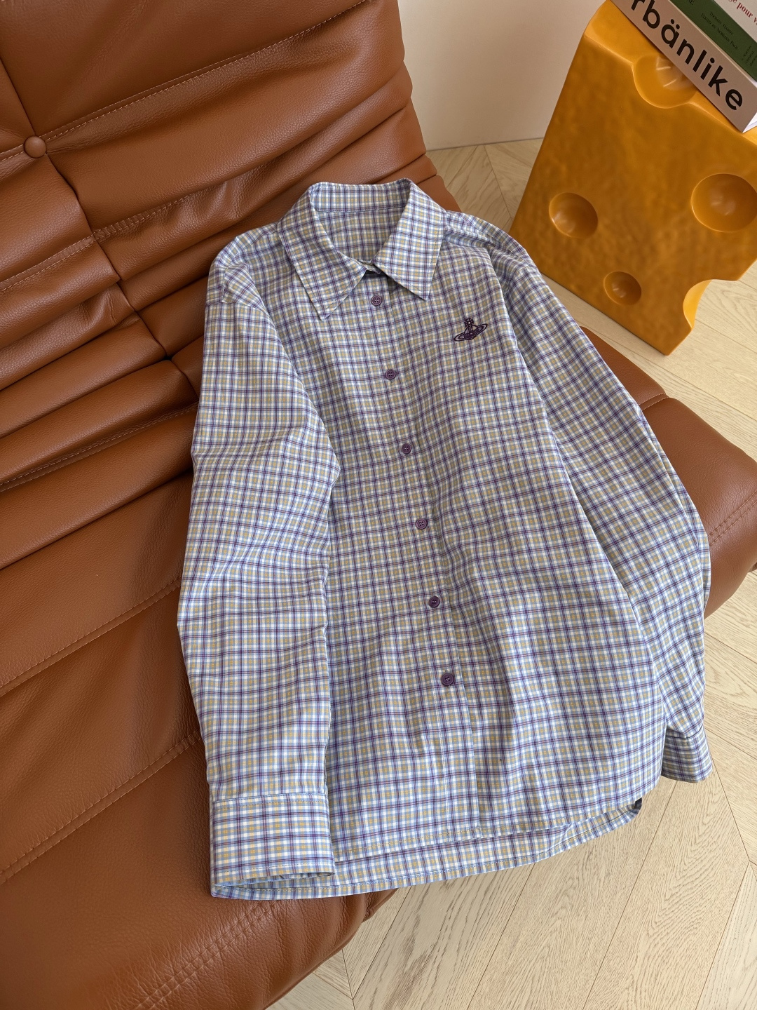 休闲时髦 26春夏 土星logo刺绣格子衬衫 格子的配色很好看 恰到好处的廓形 帅气BF风格 慵懒氛围十