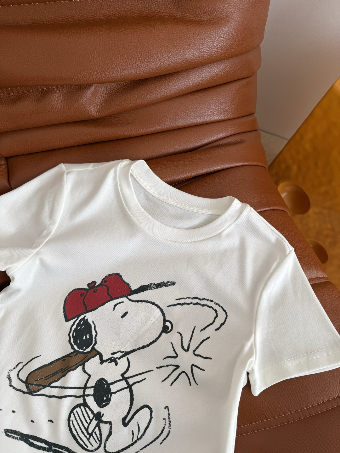 夏季必备款 史努比图案修身T恤 太好穿了啊 单穿内搭必备 采用带有弹性的棉质面料 上身修身显瘦 妥妥的时