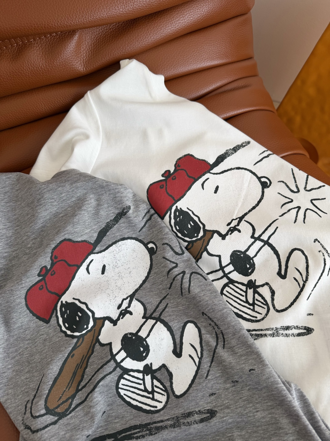 夏季必备款 史努比图案修身T恤 太好穿了啊 单穿内搭必备 采用带有弹性的棉质面料 上身修身显瘦 妥妥的时
