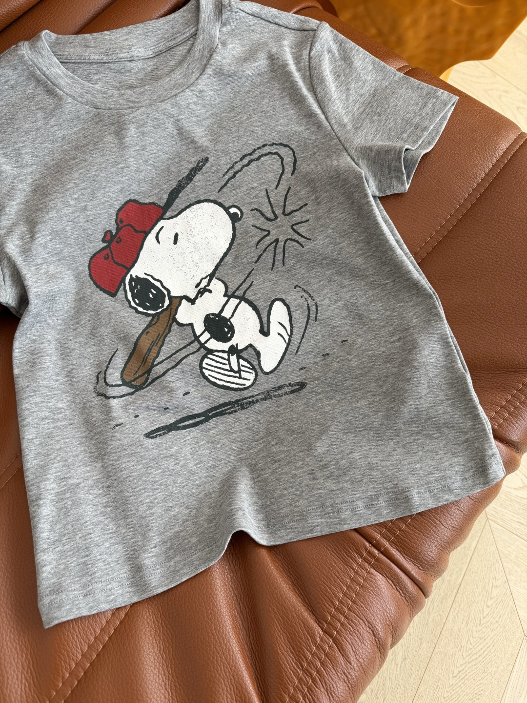 夏季必备款 史努比图案修身T恤 太好穿了啊 单穿内搭必备 采用带有弹性的棉质面料 上身修身显瘦 妥妥的时